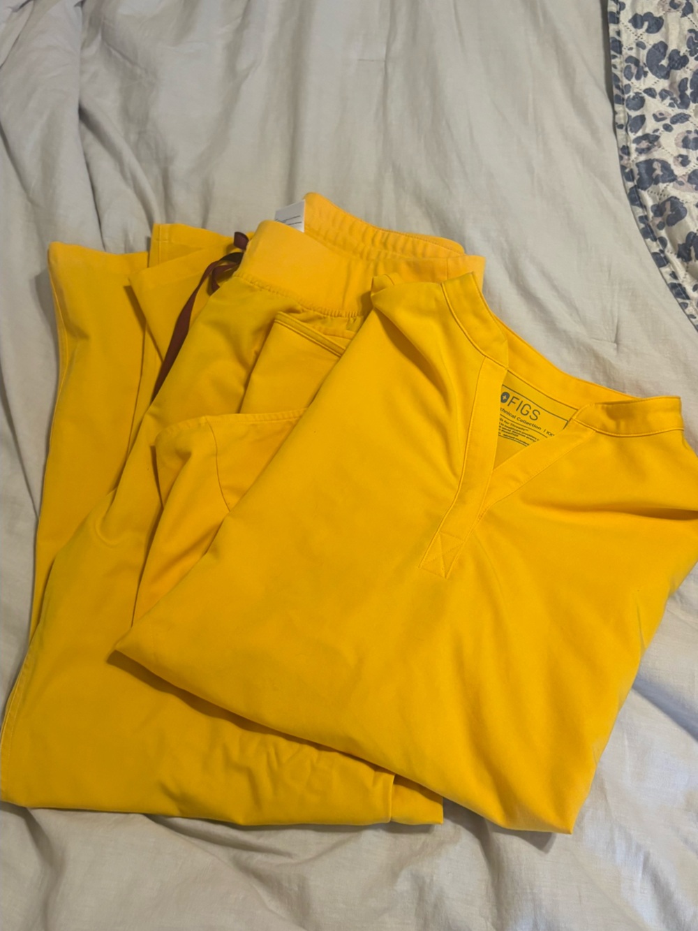 Figs Scrub Set in Bright Yellow